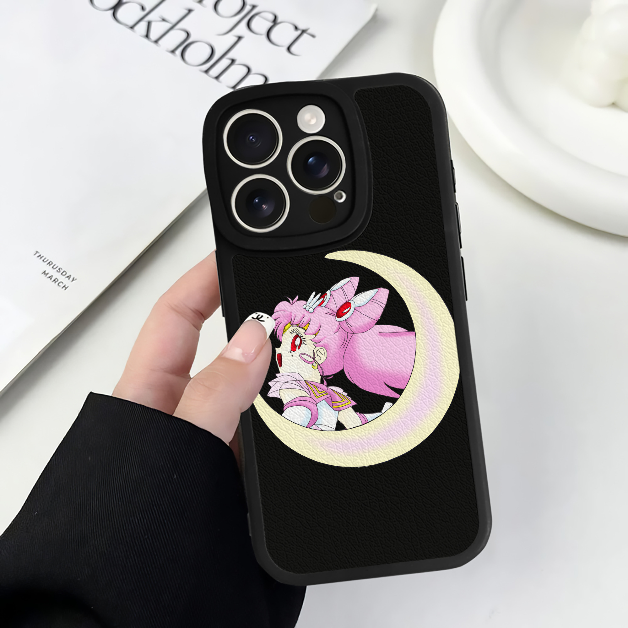 （画像用） 美少女戦士セーラームーン ちびうさ Sailor Moon Chibiusa Tsukino Usagi Small Lady Serenity 【iPhone 16シリーズ対応】シリコンスマホケース（レザー調） 材質：シリコン